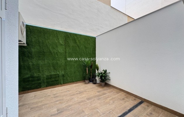 Resale - Apartment / flat - Torrevieja - Estacion Autobuses