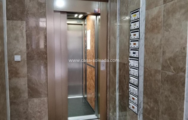 Resale - Apartment / flat - Torrevieja - Center