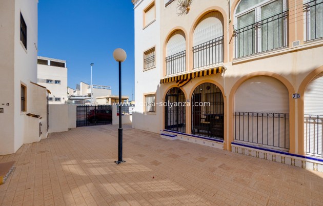 Herverkoop - Bungalow - Torrevieja - Playa De Los Naufragos