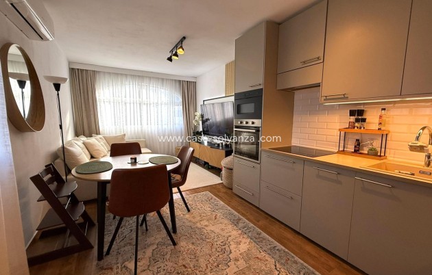 Herverkoop - Appartement / flat - Torrevieja - Calas Blanca