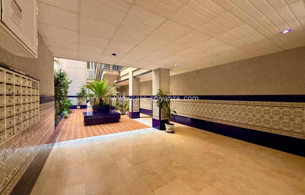 Herverkoop - Appartement / flat - Torrevieja - Habaneras