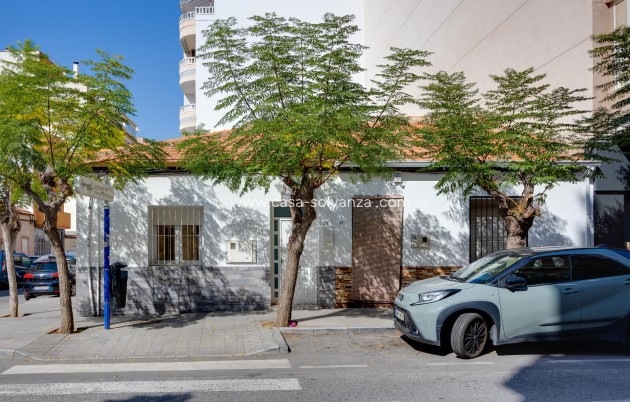 Herverkoop - Herenhuis - Torrevieja - Center