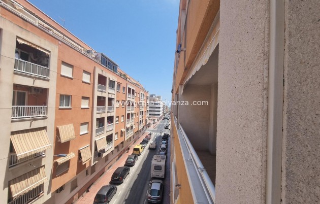 Herverkoop - Appartement / flat - Torrevieja - Estacion Autobuses