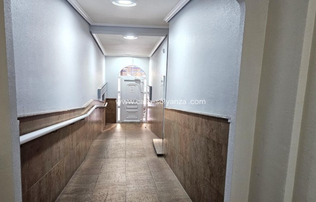 Resale - Apartment / flat - Torrevieja - Center