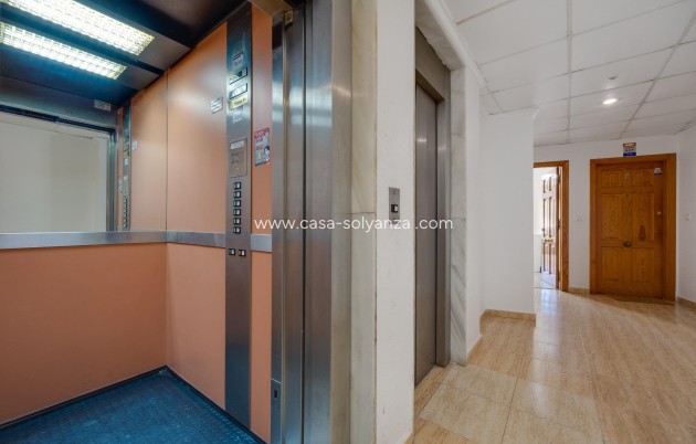 Herverkoop - Appartement / flat - Torrevieja - Estacion Autobuses