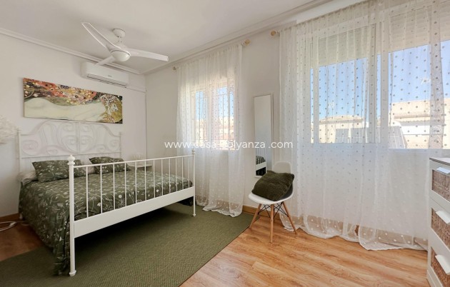 Resale - Villa - Orihuela Costa - La Zenia