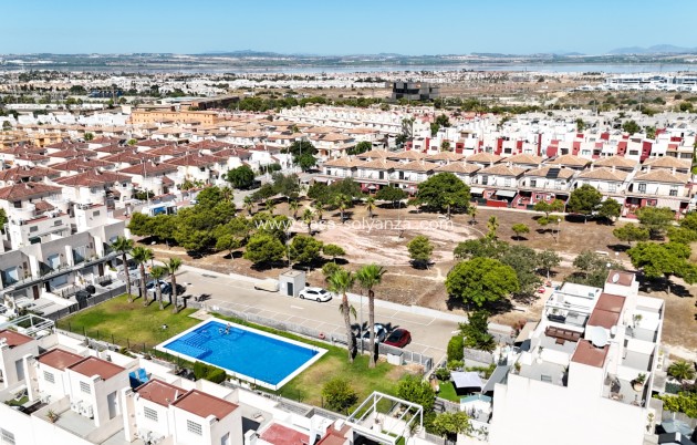 Resale - Villa - Torrevieja - Sector 25